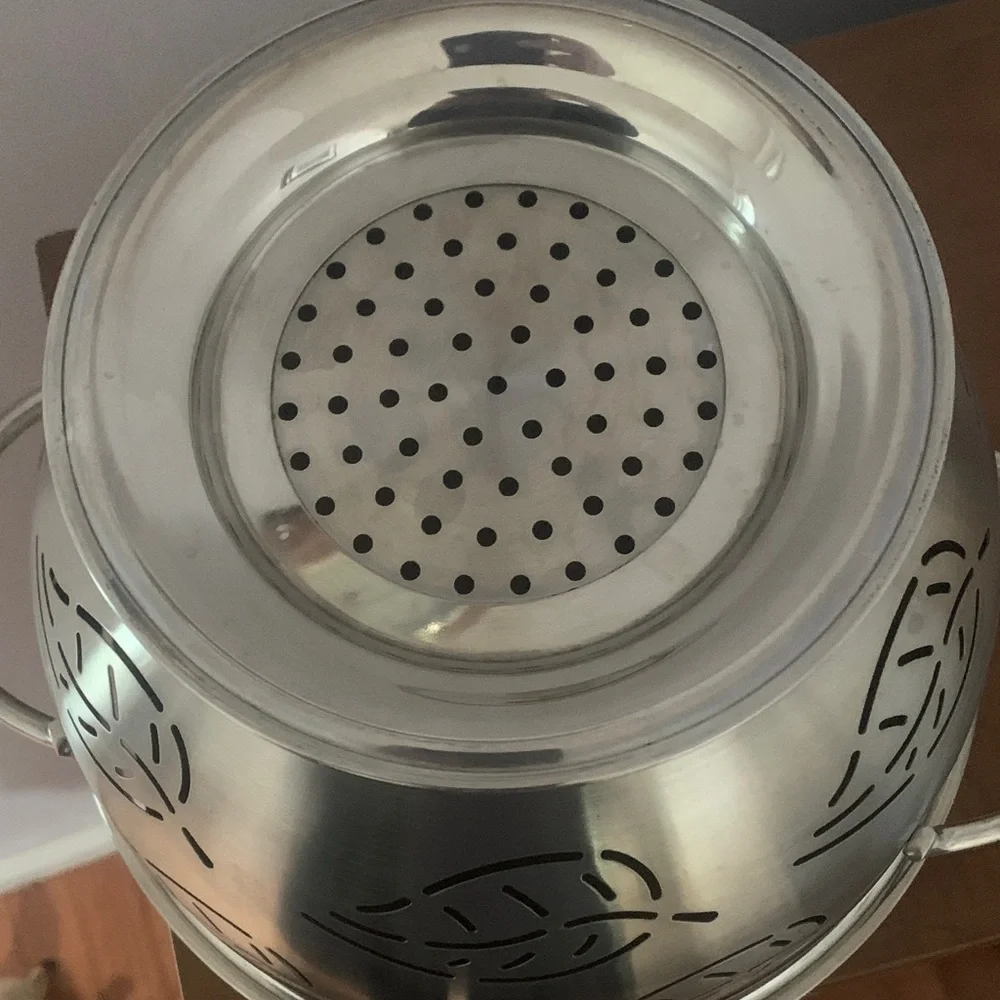 🍂 Good Cook Leaf Pattern Steel Colander - Picture 3 of 6